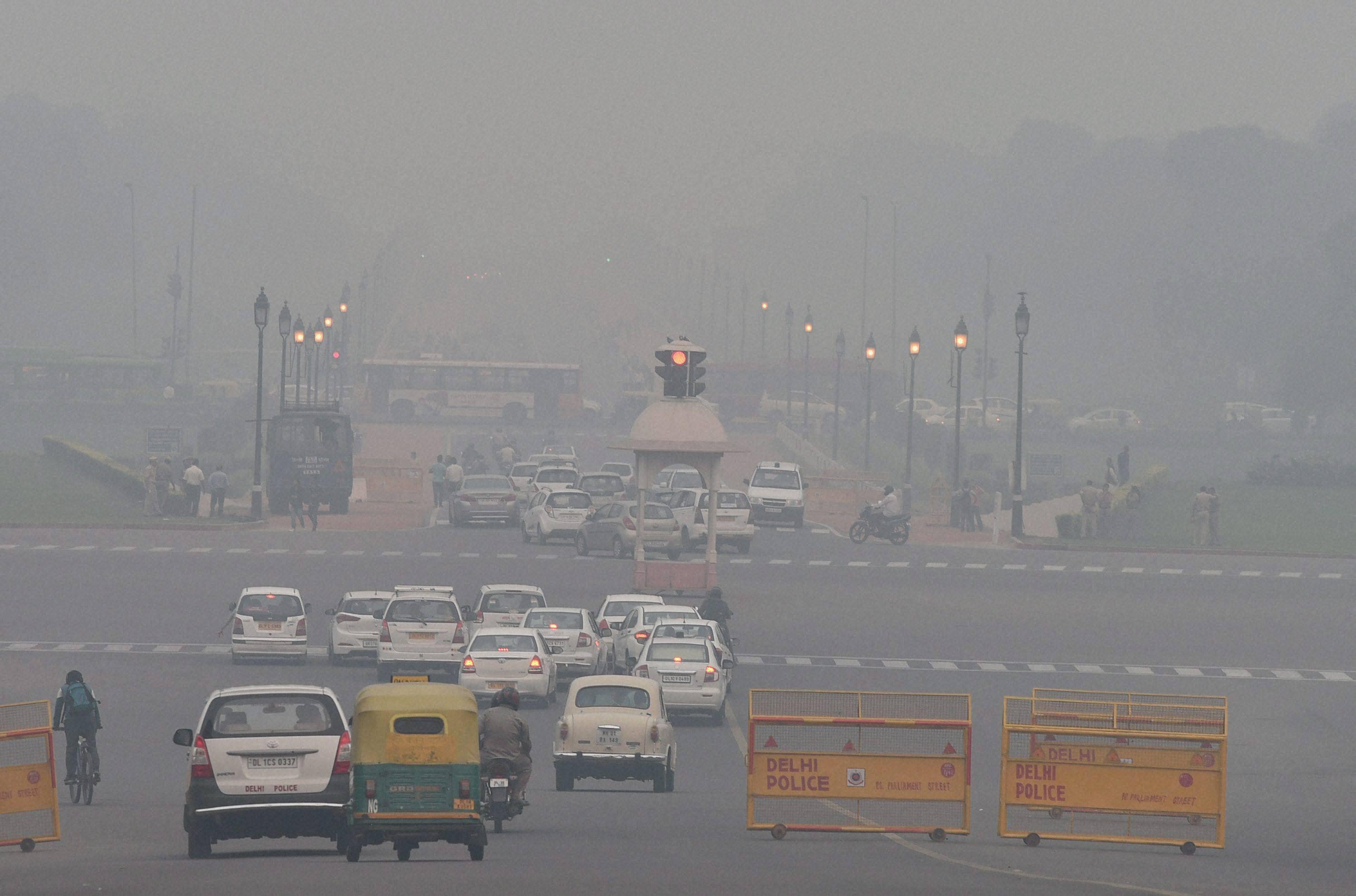 New Delhi: A view of Rajpath covered in smog in New Delhi onFriday. (Source: PTI)